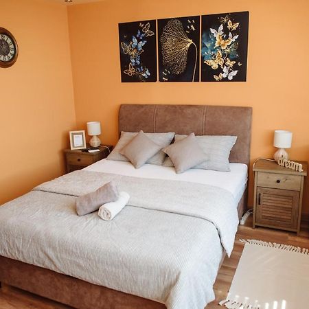 Ferienwohnung Lara Apartman Subotica Exterior foto