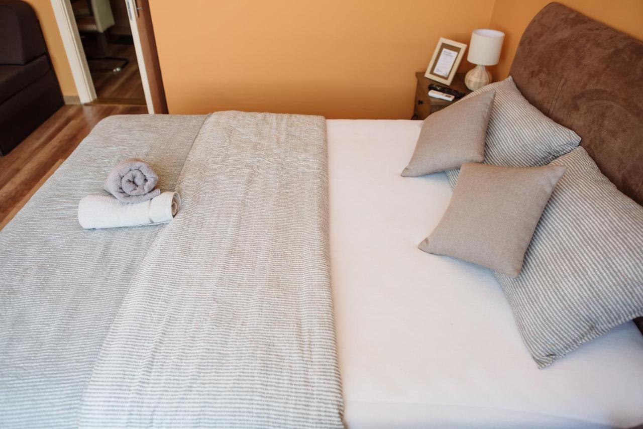Ferienwohnung Lara Apartman Subotica Exterior foto